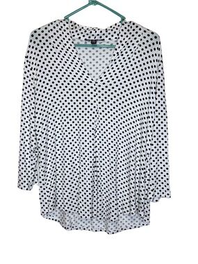 3/$20 Cable & Gauge White V-Neck 3/4 Sleeve Blouse with Black Polka Dots